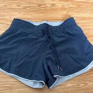 Lululemon size 6 reversible shorts